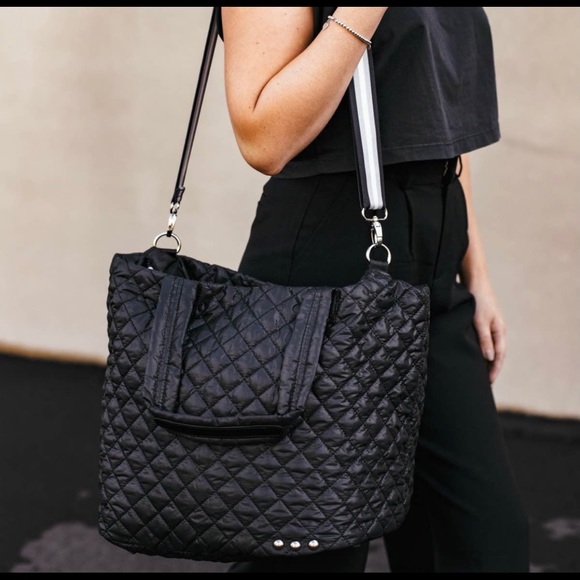 QUILTED SOHO TOTE BAG IN BLACK WITH REMOVABLE WRISTLET POUCH - Picture 10 of 10